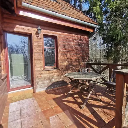 Samotnia W Ogrodzie Διαμέρισμα Krasków